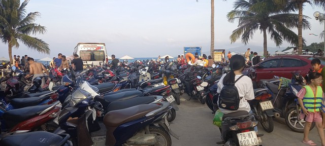 Khách du lịch nườm nượp đổ về Nha Trang ngày nghỉ lễ Khach du lich nuom nuop do ve Nha Trang ngay nghi le