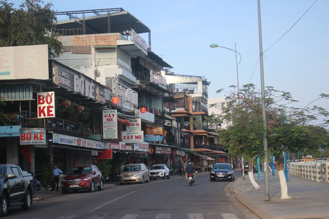 Khách du lịch nườm nượp đổ về Nha Trang ngày nghỉ lễ - Hình 5 Khach du lich nuom nuop do ve Nha Trang ngay nghi le-Hinh-5