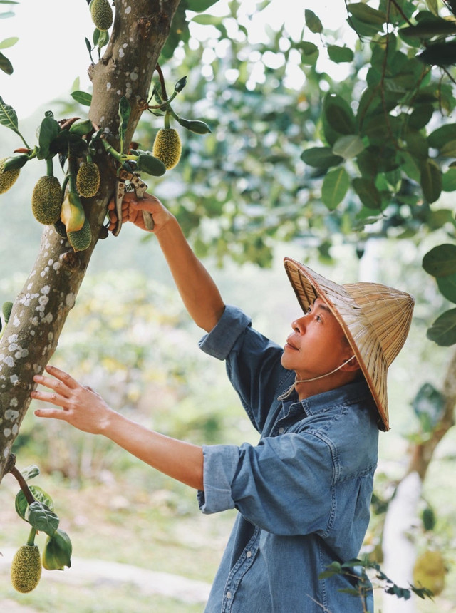 NSƯT Việt Hoàn kể sự cố vui, tự tay vá mông quần đi hát - Hình 4 NSUT Viet Hoan ke su co vui, tu tay va mong quan di hat-Hinh-4