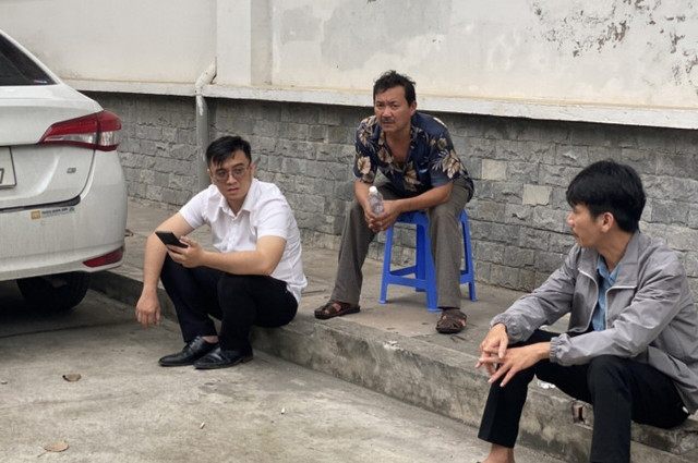 Nỗi đau người ở lại vụ máy bay rơi ở Quảng Ninh - Hình 2 Noi dau nguoi o lai vu may bay roi o Quang Ninh-Hinh-2