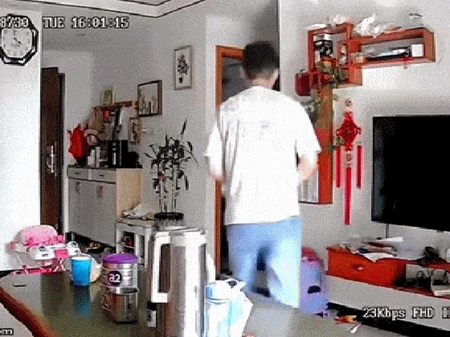 Tên trộm chạm mặt chủ nhà khi đang hành nghề Ten trom cham mat chu nha khi dang hanh nghe