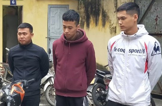 Triệu tập nhóm ném chất bẩn vào nhà phóng viên ở Thanh Hoá Trieu tap nhom nem chat ban vao nha phong vien o Thanh Hoa