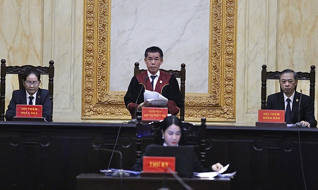 Tuyên án 19 người trong vụ Tuấn "khỉ" giết người, cướp tài sản Tuyen an 19 nguoi trong vu Tuan