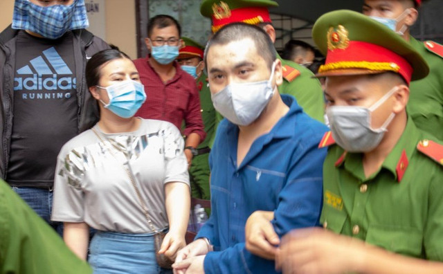 Bất thường từ vụ án tài xế Mercedes tông tiếp viên hàng không - Hình 2 Bat thuong tu vu an tai xe Mercedes tong tiep vien hang khong-Hinh-2