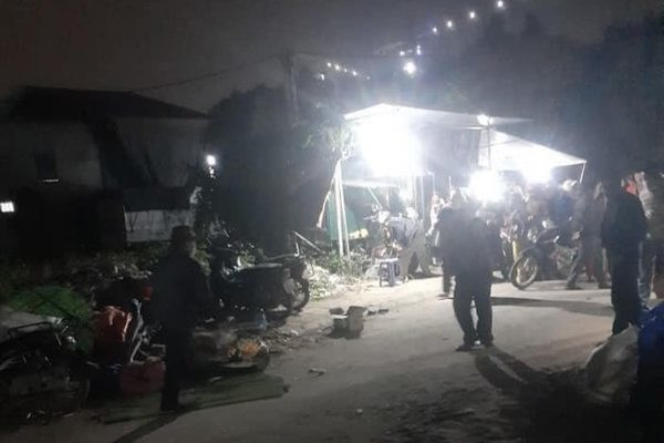 Người chồng cầm dao sát hại vợ ở Hưng Yên ra đầu thú Nguoi chong cam dao sat hai vo o Hung Yen ra dau thu