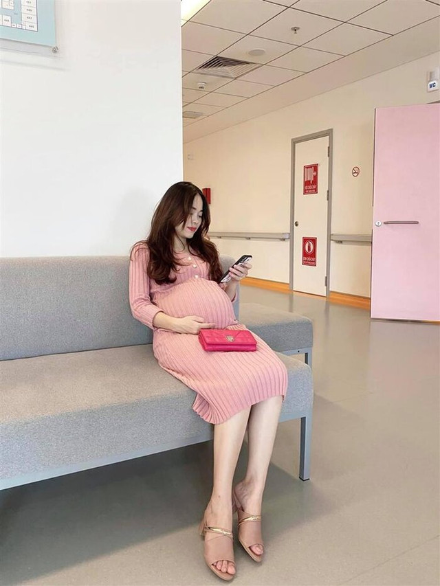 Đăng ảnh nhập viện, hotmom Hằng Túi khiến dân mạng bất ngờ Dang anh nhap vien, hotmom Hang Tui khien dan mang bat ngo