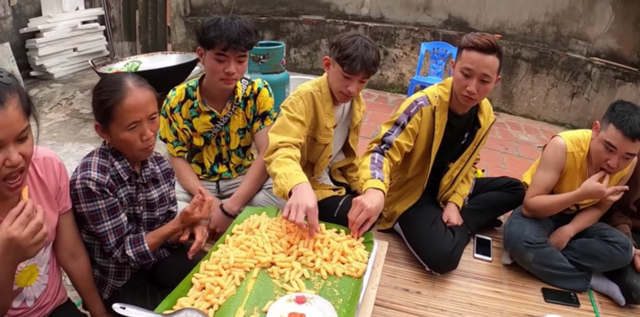 'Con dại cái mang', kênh bà Tân Vlog 'tuột view' thê thảm - Hình 3 'Con dai cai mang', kenh ba Tan Vlog 'tuot view' the tham-Hinh-3