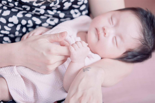 Pha Lê phản ứng khi bị nói kiếp đẻ thuê - Hình 3 Pha Le phan ung khi bi noi kiep de thue-Hinh-3
