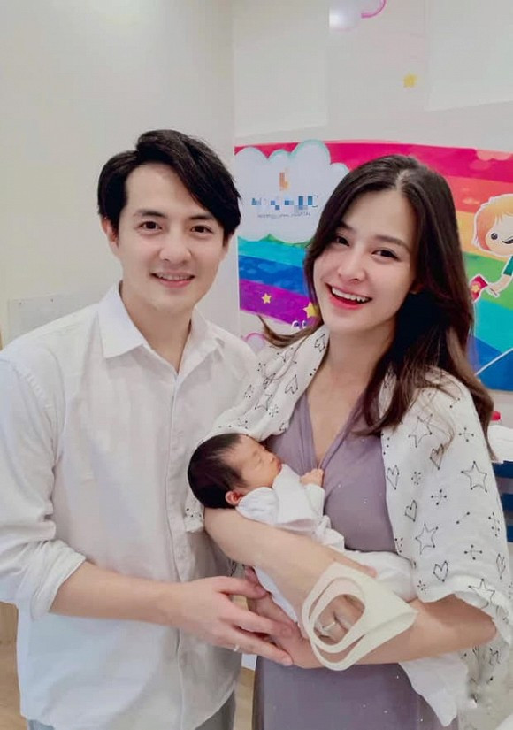 Đông Nhi kể chuyện Ông Cao Thắng đúng chuẩn ông chồng quốc dân - Hình 3 Dong Nhi ke chuyen Ong Cao Thang dung chuan ong chong quoc dan-Hinh-3