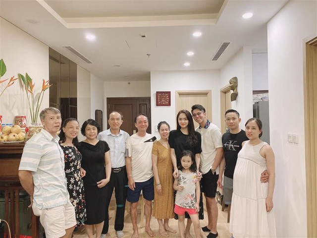 Say rượu, Hương Giang xin 1 ngày không làm hoa hậu - Hình 7 Say ruou, Huong Giang xin 1 ngay khong lam hoa hau-Hinh-7