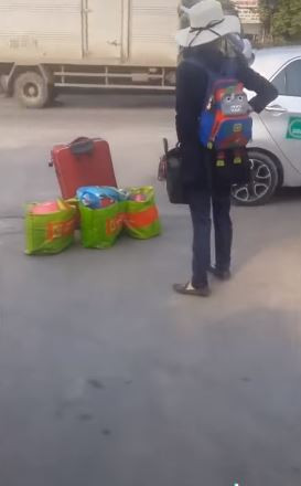 'Thánh quỵt' Bella tiếp tục bùng tiền taxi - Hình 5 'Thanh quyt' Bella tiep tuc bung tien taxi-Hinh-5