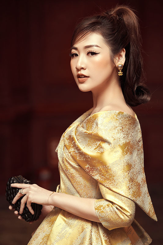Mối quan hệ giữa á hậu Tú Anh và ông trùm hoa hậu - Hình 2 Moi quan he giua a hau Tu Anh va ong trum hoa hau-Hinh-2