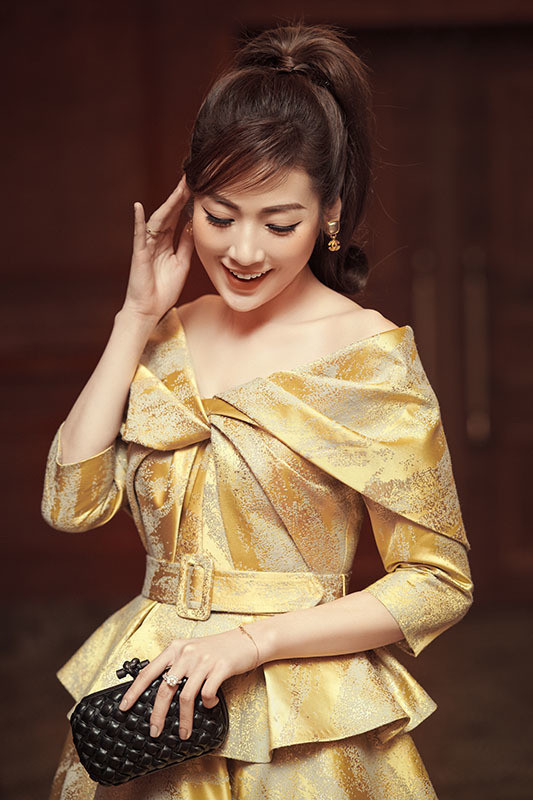 Mối quan hệ giữa á hậu Tú Anh và ông trùm hoa hậu - Hình 4 Moi quan he giua a hau Tu Anh va ong trum hoa hau-Hinh-4