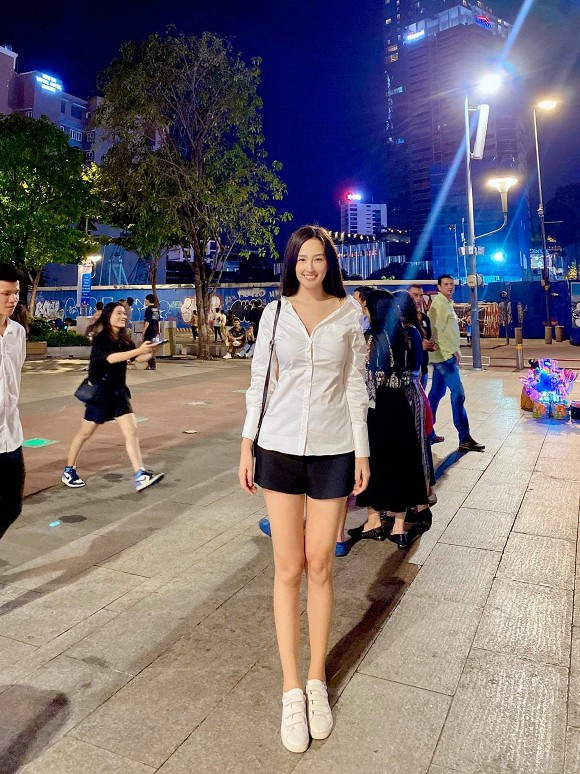 Hoa hậu Mai Phương Thúy sa vào hàng hoa bay ngay chục triệu - Hình 13 Hoa hau Mai Phuong Thuy sa vao hang hoa bay ngay chuc trieu-Hinh-13