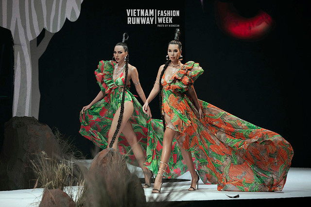 Lệ Quyên cổ vũ người mẫu Lâm Bảo Châu diễn thời trang - Hình 4 Le Quyen co vu nguoi mau Lam Bao Chau dien thoi trang-Hinh-4