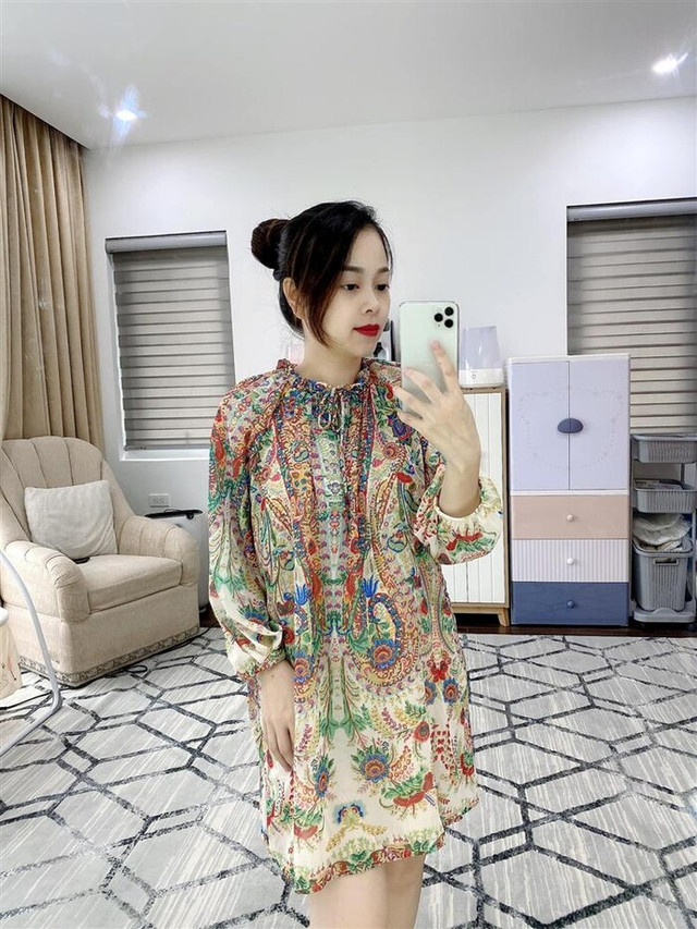 Vóc dáng thon gọn của hotmom Hằng Túi sau hai tuần sinh em bé - Hình 3 Voc dang thon gon cua hotmom Hang Tui sau hai tuan sinh em be-Hinh-3