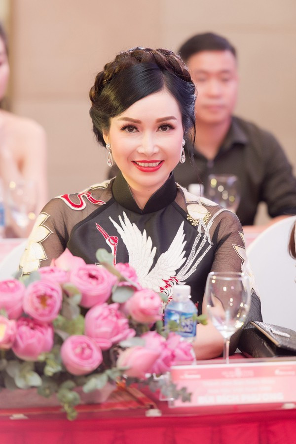 Câu chuyện ít ai biết về 3 hoa hậu danh giá đầu tiên của Việt Nam - Hình 2 Cau chuyen it ai biet ve 3 hoa hau danh gia dau tien cua Viet Nam-Hinh-2