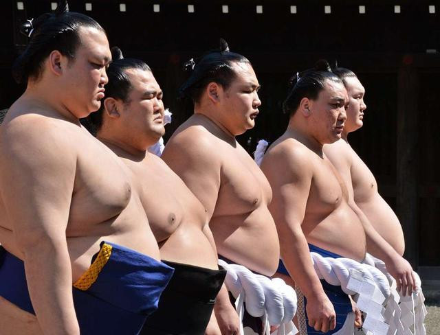 Nghề nghe tên chỉ muốn nôn nhưng lại nhận lương khủng - Hình 3 Nghe nghe ten chi muon non nhung lai nhan luong khung-Hinh-3