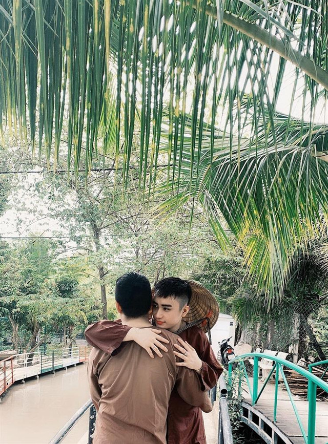 Đám cưới đồng tính ở Tây Ninh gây xôn xao cộng đồng mạng - Hình 5 Dam cuoi dong tinh o Tay Ninh gay xon xao cong dong mang-Hinh-5