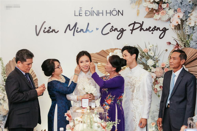 Công Phượng bị lộ 'ảnh nóng' trước siêu đám cưới - Hình 2 Cong Phuong bi lo 'anh nong' truoc sieu dam cuoi-Hinh-2