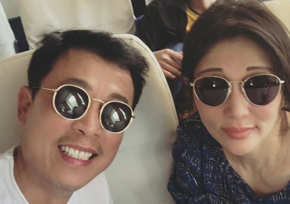 Vân Sơn hiếm hoi nịnh bà xã: 'Nàng có nét đẹp vượt thời gian' - Hình 10 Van Son hiem hoi ninh ba xa: 'Nang co net dep vuot thoi gian'-Hinh-10