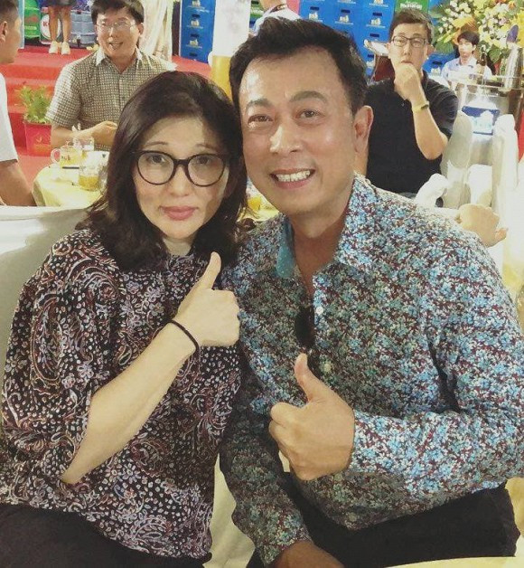 Vân Sơn hiếm hoi nịnh bà xã: 'Nàng có nét đẹp vượt thời gian' - Hình 6 Van Son hiem hoi ninh ba xa: 'Nang co net dep vuot thoi gian'-Hinh-6