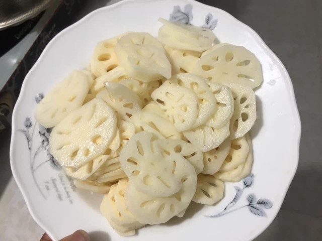 Bí mật ít người biết về củ sen tươi 7 lỗ và 9 lỗ - Hình 5 Bi mat it nguoi biet ve cu sen tuoi 7 lo va 9 lo-Hinh-5