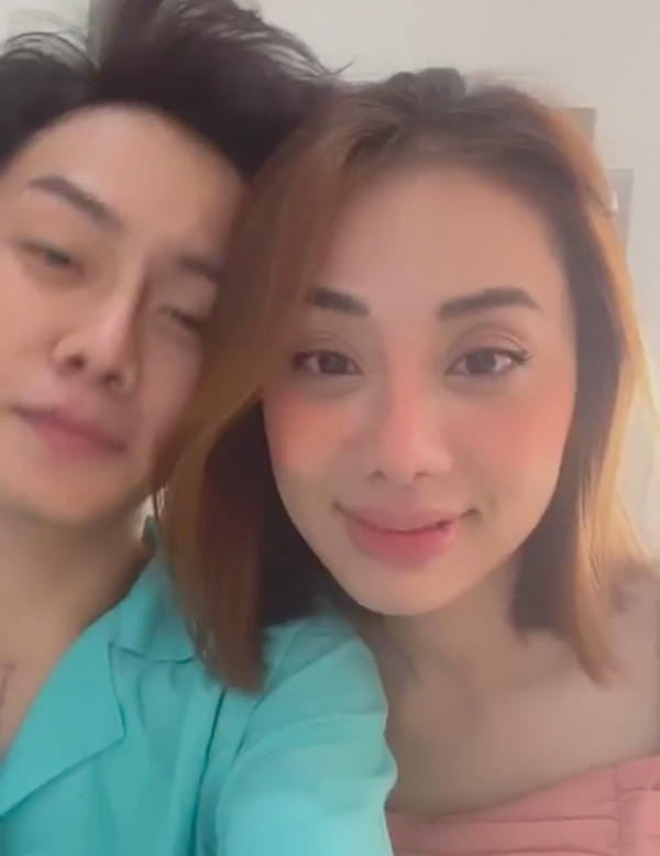 Miko Lan Trinh túc trực bên bạn trai phẫu thuật cắt ngực Miko Lan Trinh tuc truc ben ban trai phau thuat cat nguc