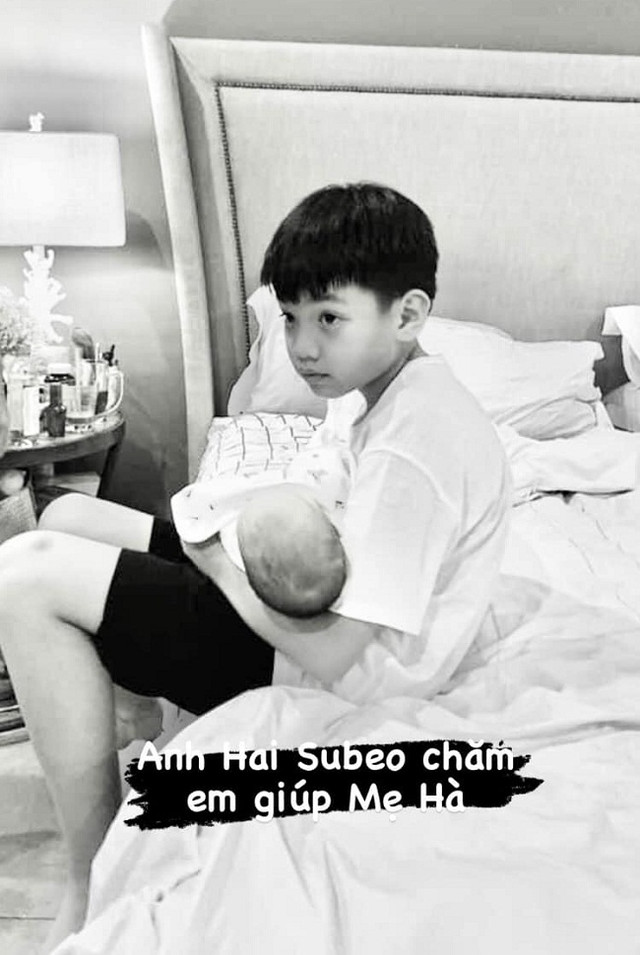 Subeo bế em giúp mẹ Hồ Ngọc Hà Subeo be em giup me Ho Ngoc Ha