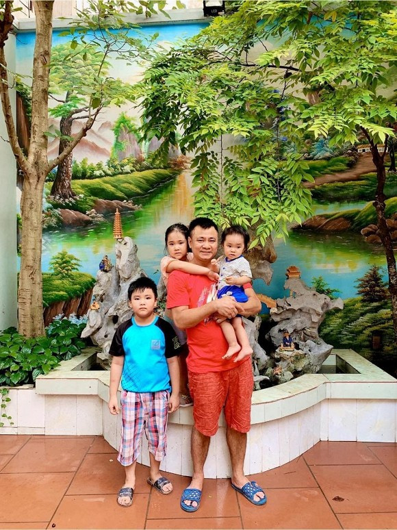 NSND Tự Long hiếm hoi khoe ảnh đầy đủ cả 3 con NSND Tu Long hiem hoi khoe anh day du ca 3 con