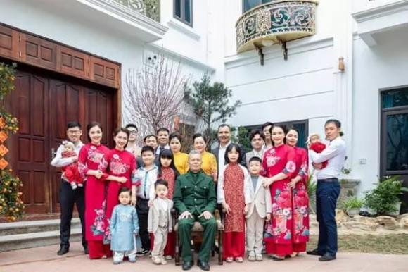 Mẹ ruột Hòa Minzy: Tảo tần vì con, về già sống trong nhung lụa - Hình 6 Me ruot Hoa Minzy: Tao tan vi con, ve gia song trong nhung lua-Hinh-6
