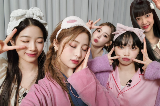 Đằng sau hình ảnh cuộc sống thật của BlackPink, BTS - Hình 4 Dang sau hinh anh cuoc song that cua BlackPink, BTS-Hinh-4