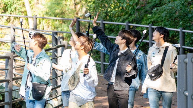 Đằng sau hình ảnh cuộc sống thật của BlackPink, BTS - Hình 7 Dang sau hinh anh cuoc song that cua BlackPink, BTS-Hinh-7