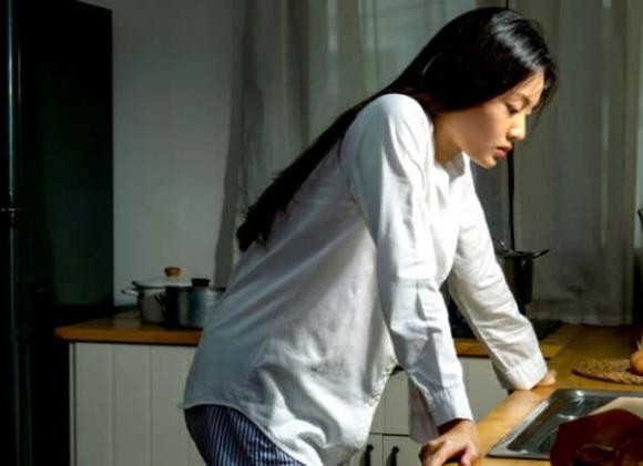 Đưa bố mẹ 5 triệu/ tháng, thấy điều này tôi quyết không đưa nữa Dua bo me 5 trieu/ thang, thay dieu nay toi quyet khong dua nua
