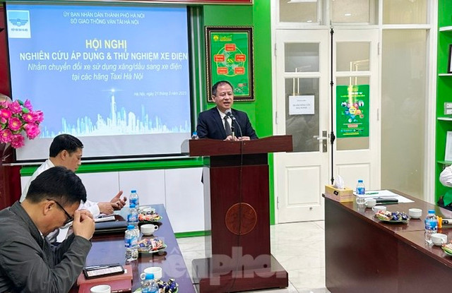 Đề xuất hỗ trợ đầu tư, chuyển đổi taxi điện tại Hà Nội De xuat ho tro dau tu, chuyen doi taxi dien tai Ha Noi