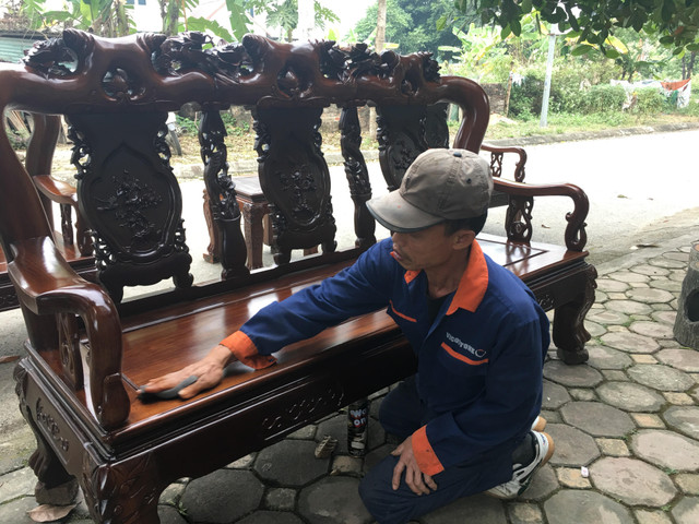 Cận Tết, nghề tân trang đồ gỗ thu nhập tiền triệu mỗi ngày Can Tet, nghe tan trang do go thu nhap tien trieu moi ngay