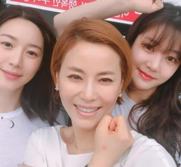 Nhan sắc U60 của "Nàng Dae Jang Geum" và "Mama Chuê" - Hình 8 Nhan sac U60 cua