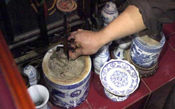 Bát hương thiếu hai thứ này thì cầu khấn quanh năm cũng vô ích - Hình 3 Bat huong thieu hai thu nay thi cau khan quanh nam cung vo ich-Hinh-3