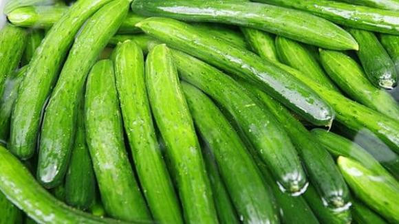 Mẹo chọn dưa chuột không sử dụng thuốc tăng trưởng - Hình 3 Meo chon dua chuot khong su dung thuoc tang truong-Hinh-3