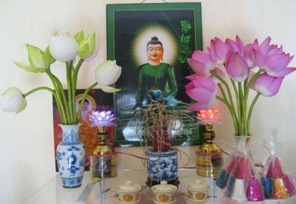 Tiền giấy, vàng mã có nên đặt lâu trên ban thờ để cầu tài lộc? Tien giay, vang ma co nen dat lau tren ban tho de cau tai loc?