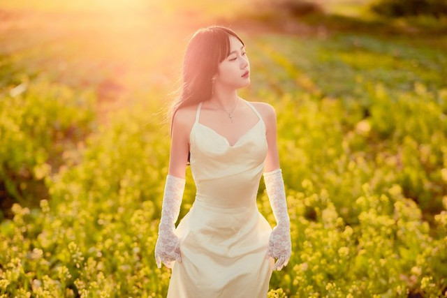 Nàng mẫu ảnh Gia Lai khoe nhan sắc giữa cánh đồng hoa cánh bướm - Hình 3 Nang mau anh Gia Lai khoe nhan sac giua canh dong hoa canh buom-Hinh-3