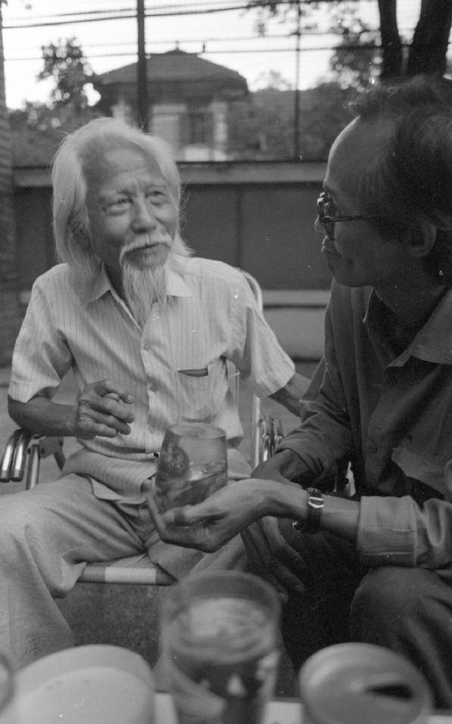 Ảnh hiếm Trịnh Công Sơn bên Đặng Thái Sơn, Lương Triều Vỹ - Hình 2 Anh hiem Trinh Cong Son ben Dang Thai Son, Luong Trieu Vy-Hinh-2