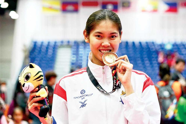 “Cô gái bay” trong đêm khai mạc SEA Games 32 là ai? “Co gai bay” trong dem khai mac SEA Games 32 la ai?