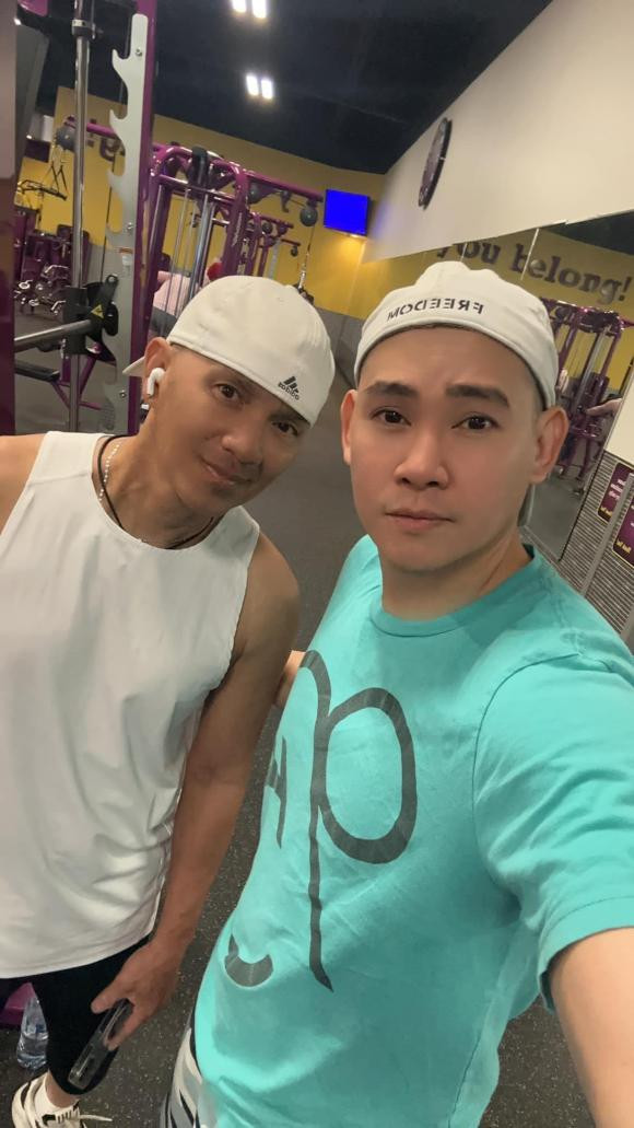 Phùng Ngọc Huy bất ngờ cạo đầu, tiết lộ thời gian về Việt Nam - Hình 3 Phung Ngoc Huy bat ngo cao dau, tiet lo thoi gian ve Viet Nam-Hinh-3