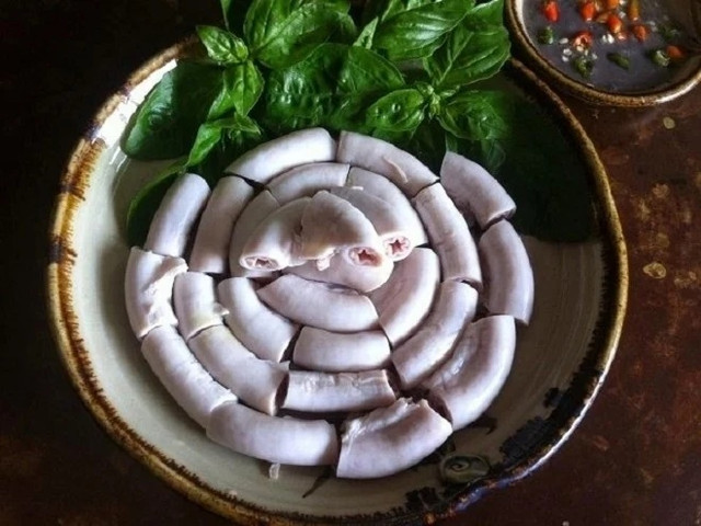 Bí quyết đơn giản luộc lòng lợn trắng giòn, không đắng - Hình 2 Bi quyet don gian luoc long lon trang gion, khong dang-Hinh-2