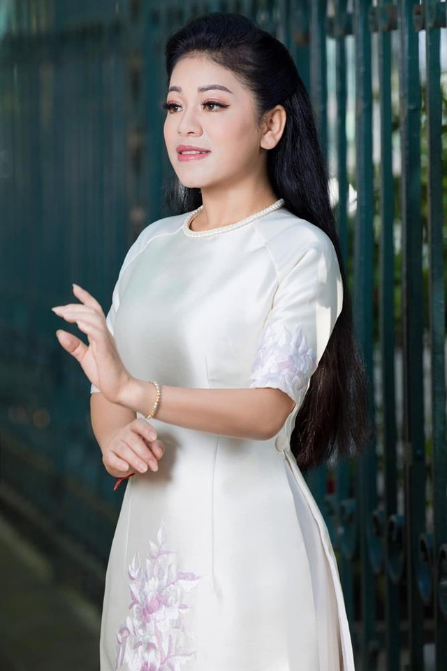 Anh Thơ: Có học vị tiến sĩ, cho con đi du lịch 7 nước Anh Tho: Co hoc vi tien si, cho con di du lich 7 nuoc