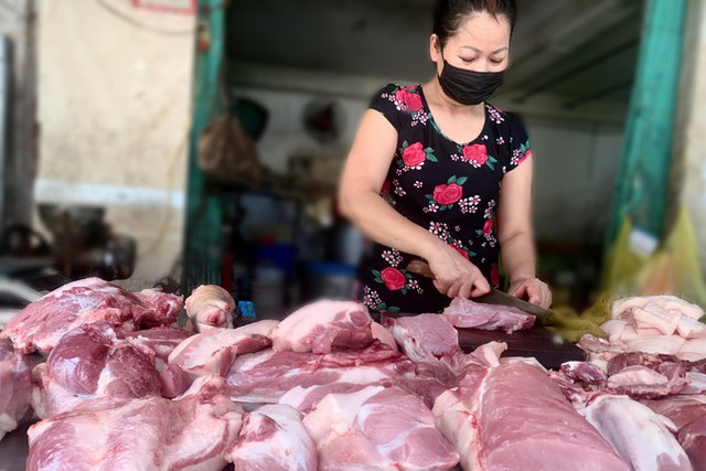 Nghịch lý giá lợn hơi giảm sâu nhưng ra chợ mua thịt đắt gấp 3 - Hình 2 Nghich ly gia lon hoi giam sau nhung ra cho mua thit dat gap 3-Hinh-2