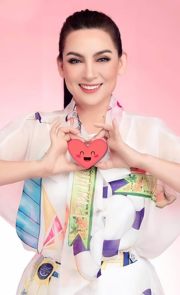 Loạn danh xưng 'ông hoàng, bà chúa' ở làng giải trí Việt - Hình 4 Loan danh xung 'ong hoang, ba chua' o lang giai tri Viet-Hinh-4