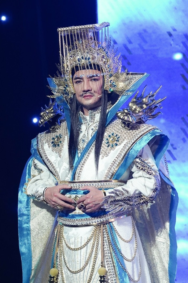 Loạn danh xưng 'ông hoàng, bà chúa' ở làng giải trí Việt - Hình 2 Loan danh xung 'ong hoang, ba chua' o lang giai tri Viet-Hinh-2