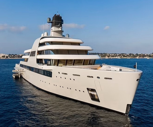 Khối tài sản thoát lệnh trừng phạt của tỷ phú Nga Abramovich - Hình 2 Khoi tai san thoat lenh trung phat cua ty phu Nga Abramovich-Hinh-2